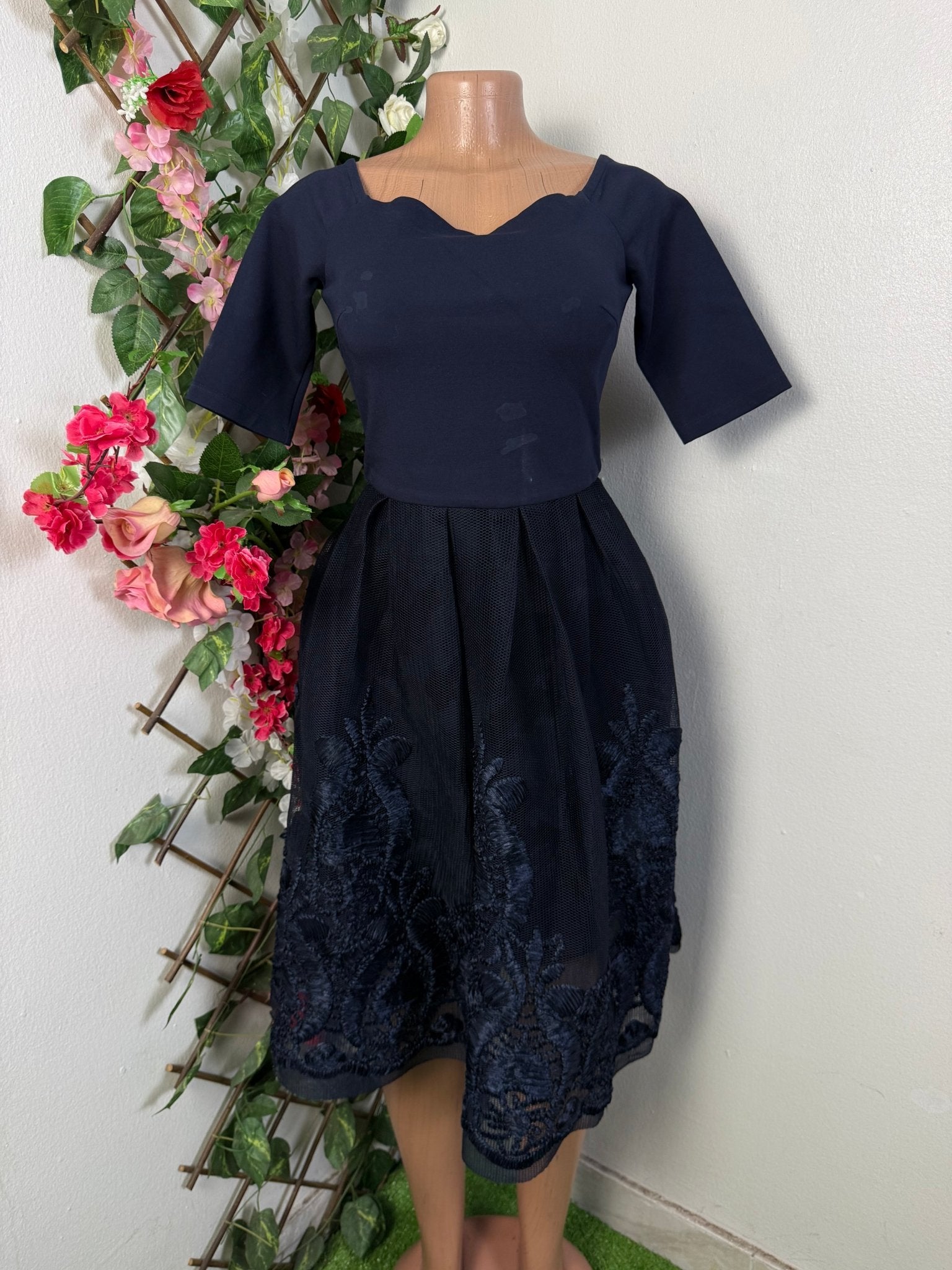 Robe mi longue en maille courte manche  - Perluna Store - kinshasa