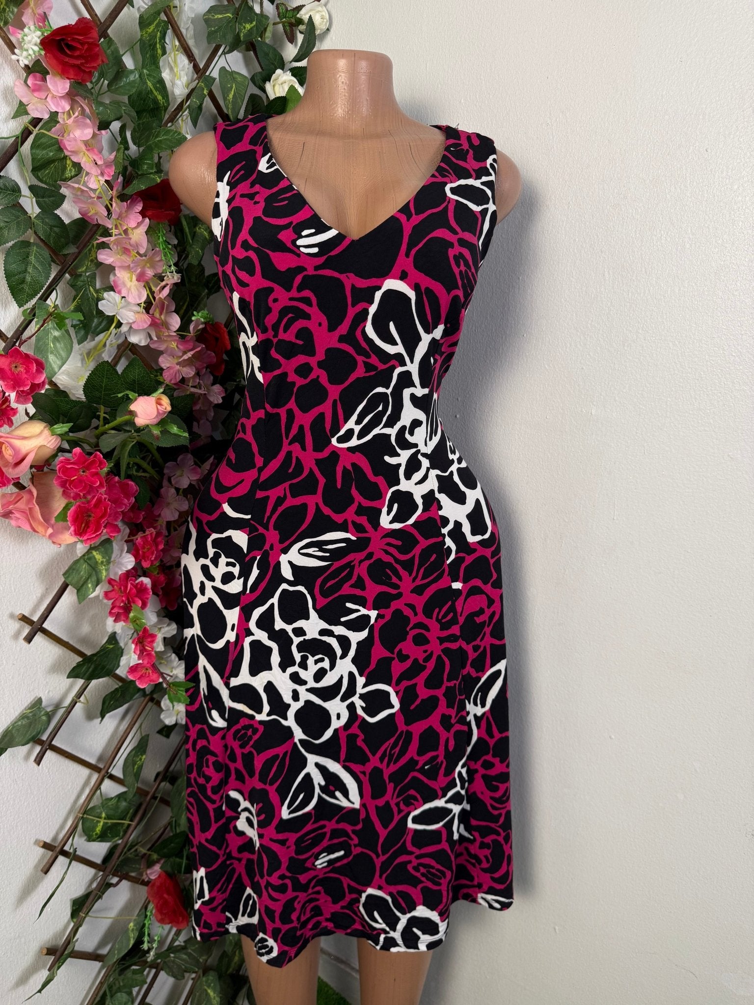 Robe mi longue évasé sans manche - Perluna Store - kinshasa