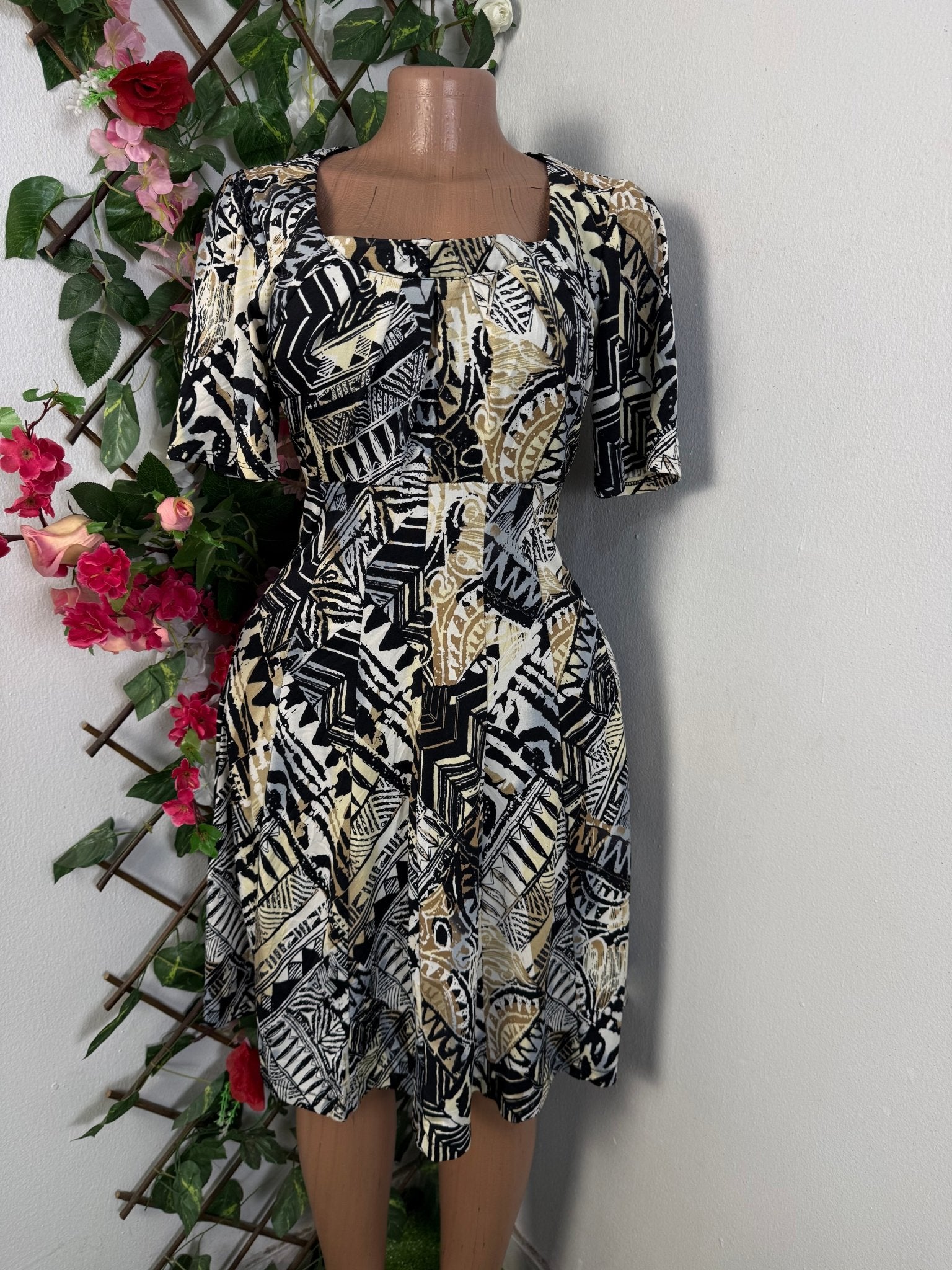 Robe mi longue évasée courte manche - Perluna Store - kinshasa