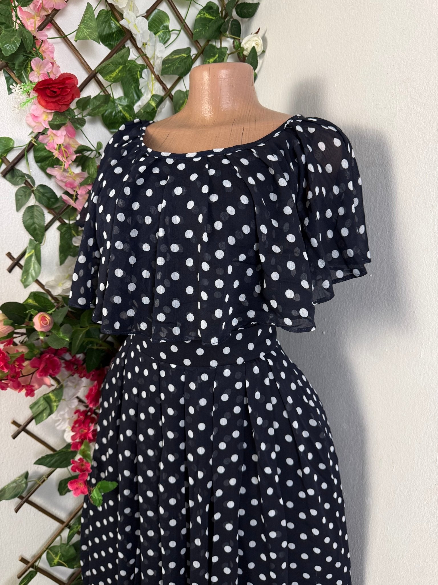 Robe mi longue plissé sans manche - Perluna Store - kinshasa