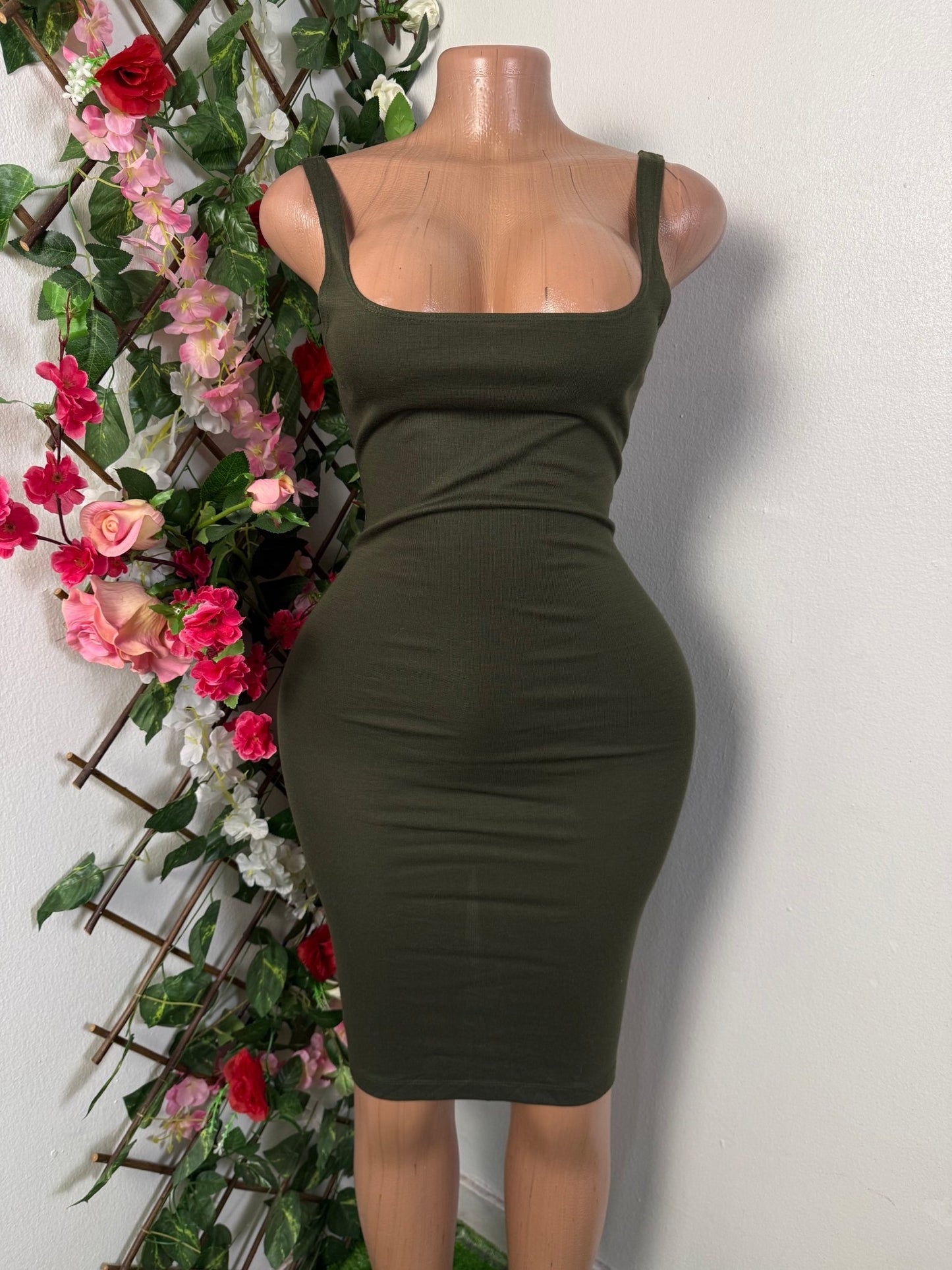 Robe moulante a bretelle avec pardessus noir sans manche - Perluna Store - kinshasa