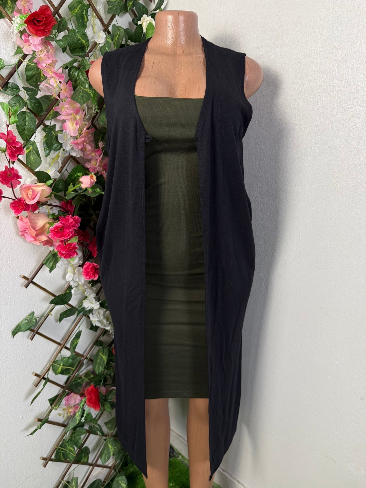 Robe moulante a bretelle avec pardessus noir sans manche - Perluna Store - kinshasa