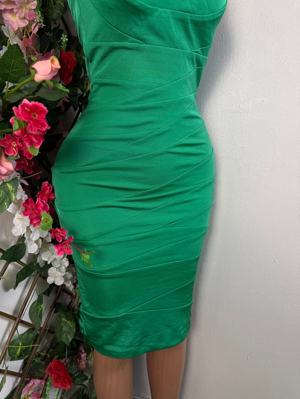 Robe moulante à bretelle colle bardeau - Perluna Store - kinshasa