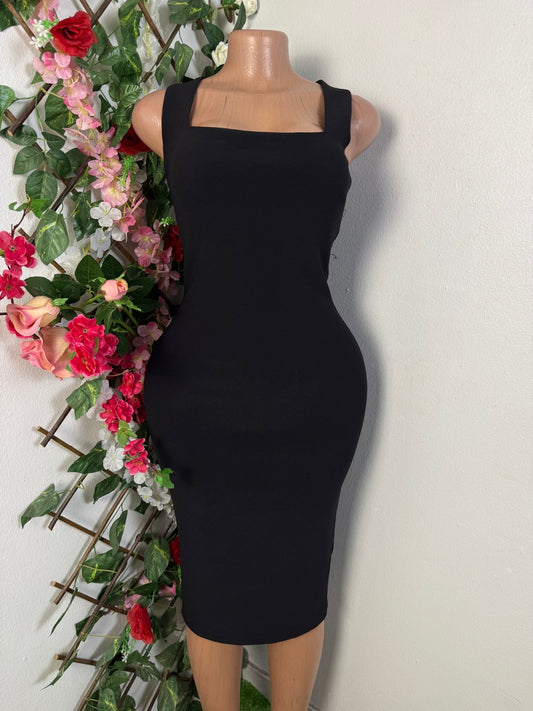 Robe moulante à bretelle  - Perluna Store - kinshasa