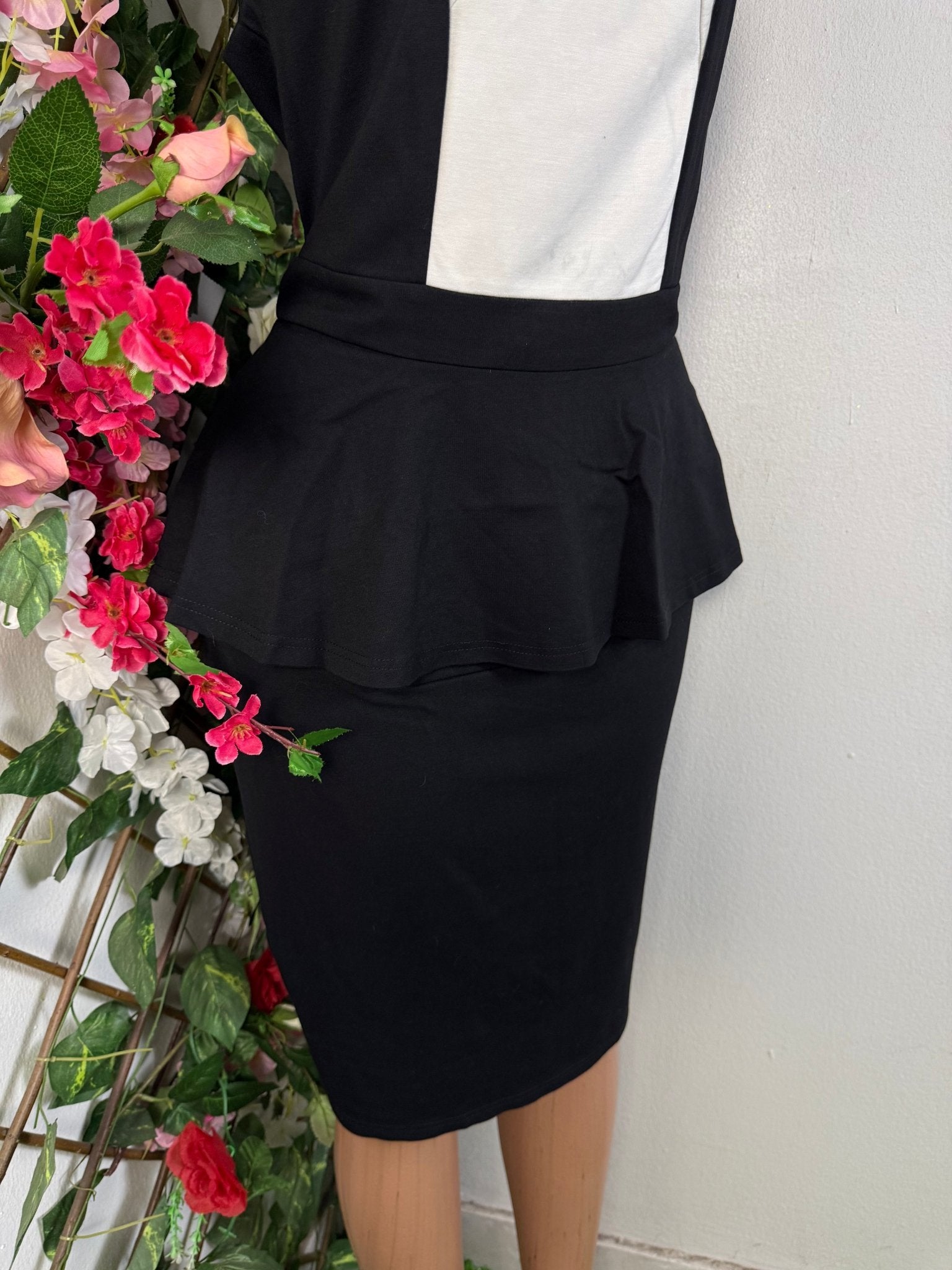 Robe moulante à décolleté croisé  - Perluna Store - kinshasa