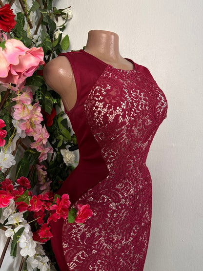 Robe moulante à décolleté rond sans motif brodée - Perluna Store - kinshasa