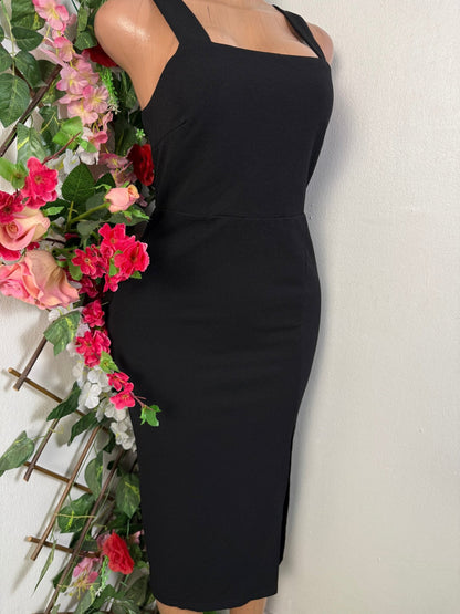 Robe moulante à fente à bretelle  - Perluna Store - kinshasa