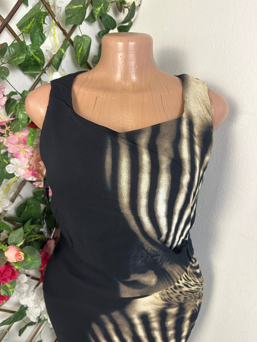 Robe moulante à fine bretelle décolleté - Perluna Store - kinshasa