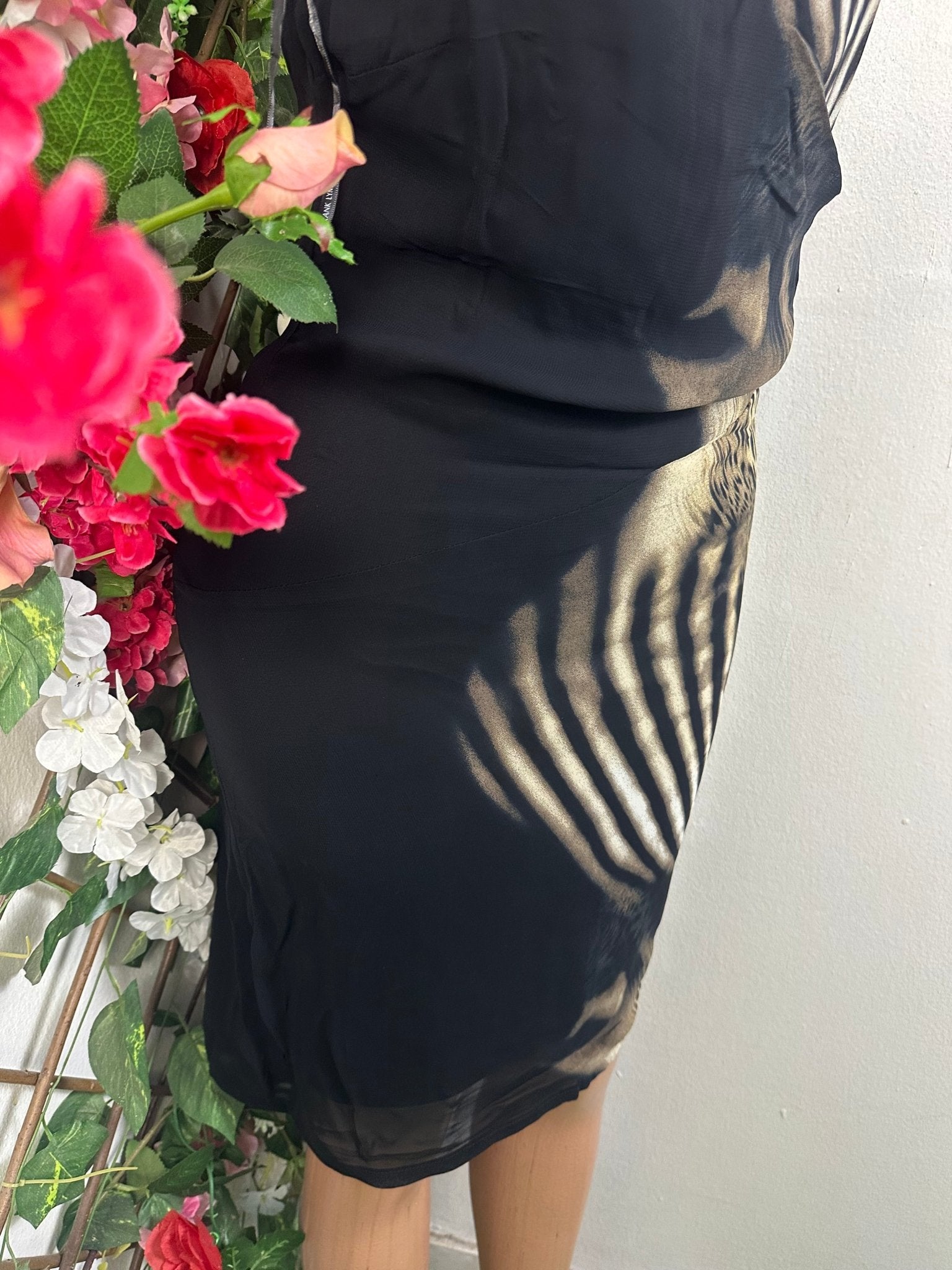 Robe moulante à fine bretelle décolleté - Perluna Store - kinshasa