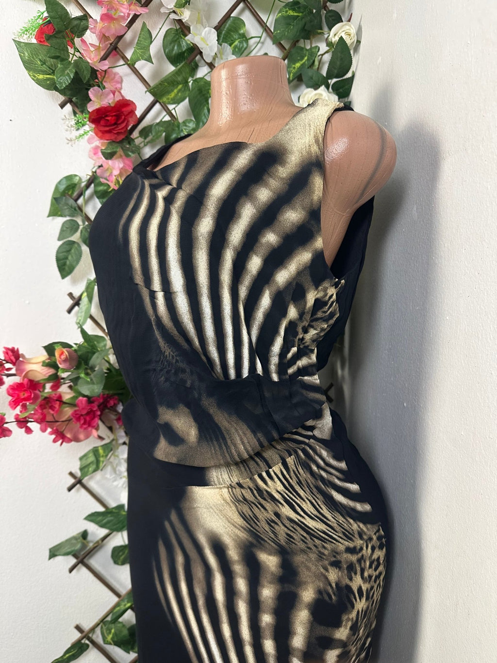 Robe moulante à fine bretelle décolleté - Perluna Store - kinshasa