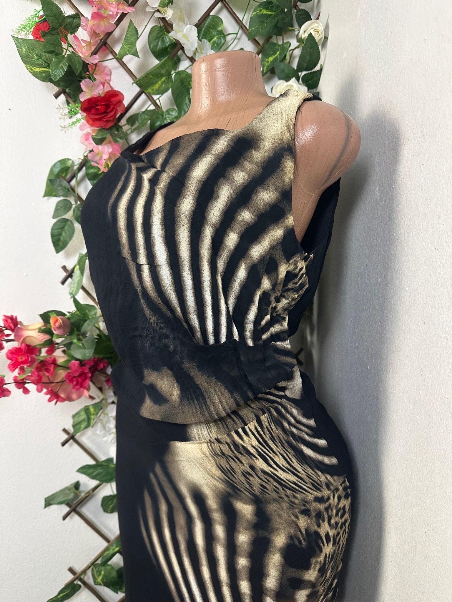 Robe moulante à fine bretelle décolleté - Perluna Store - kinshasa