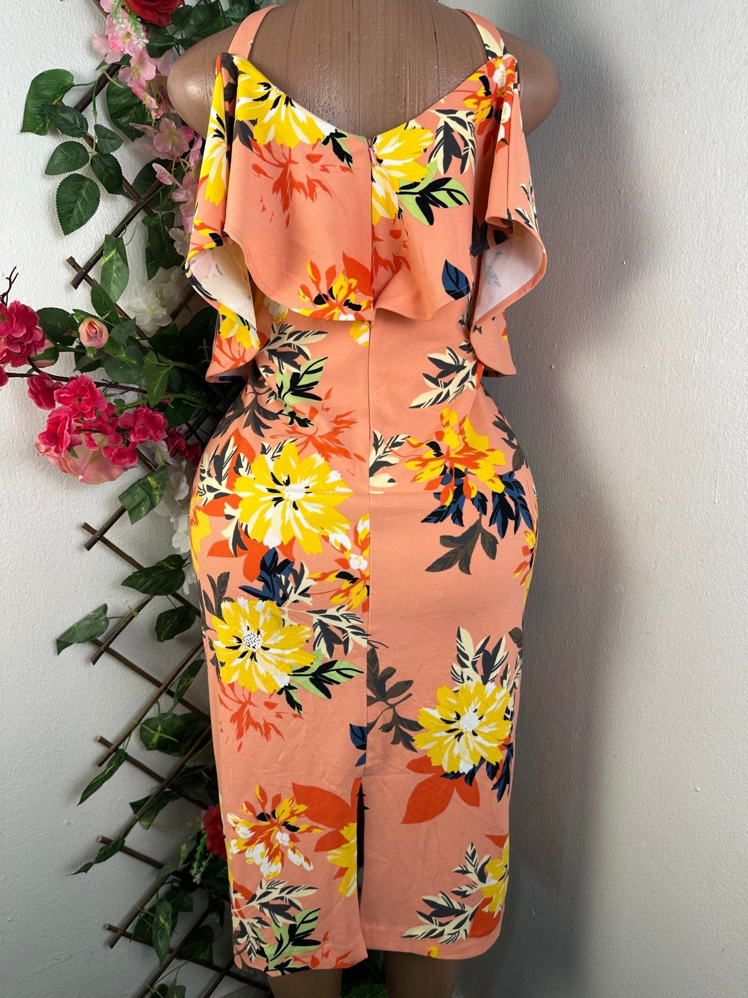 Robe moulante à fine bretelle dénudée - Perluna Store - kinshasa