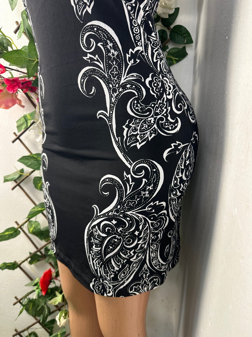 Robe moulante à fine bretelle dénudée - Perluna Store - kinshasa