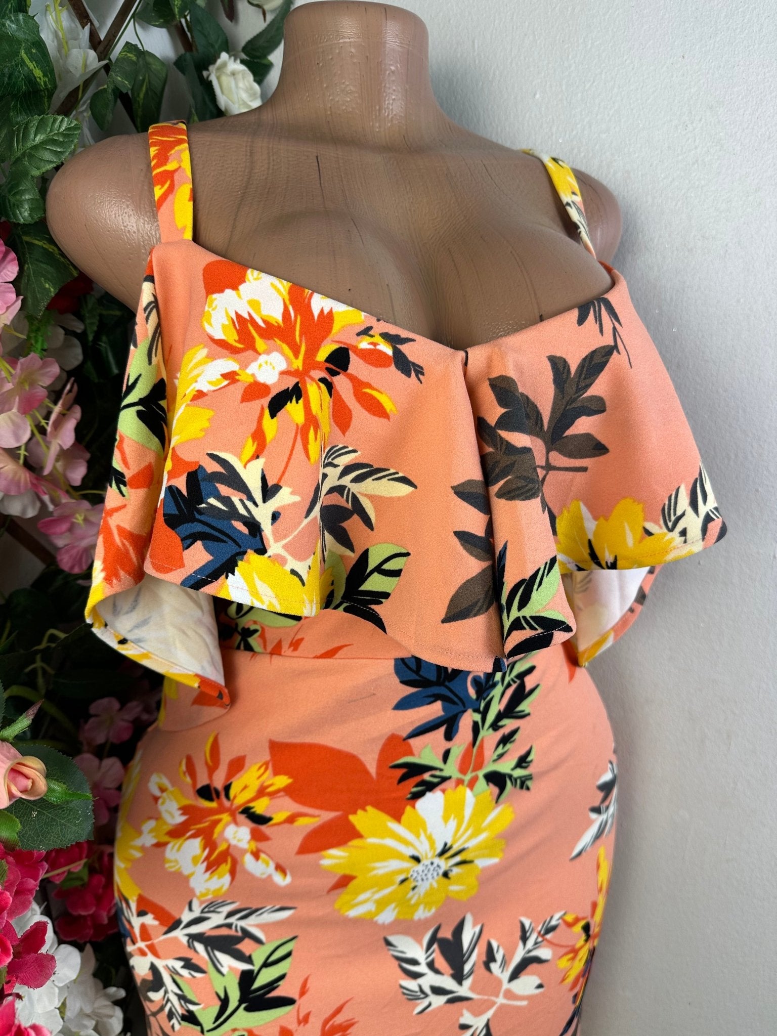 Robe moulante à fine bretelle dénudée - Perluna Store - kinshasa