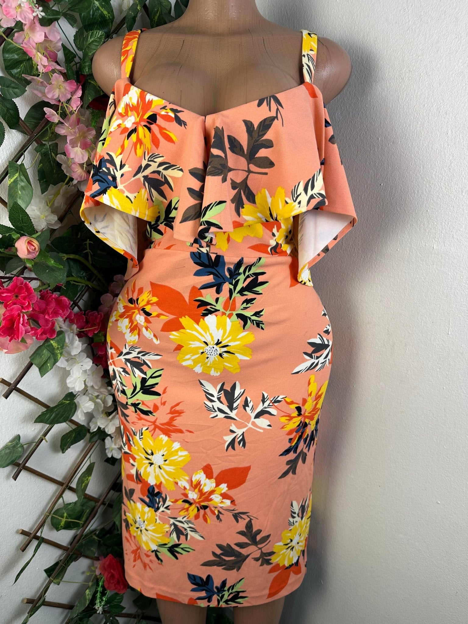 Robe moulante à fine bretelle dénudée - Perluna Store - kinshasa