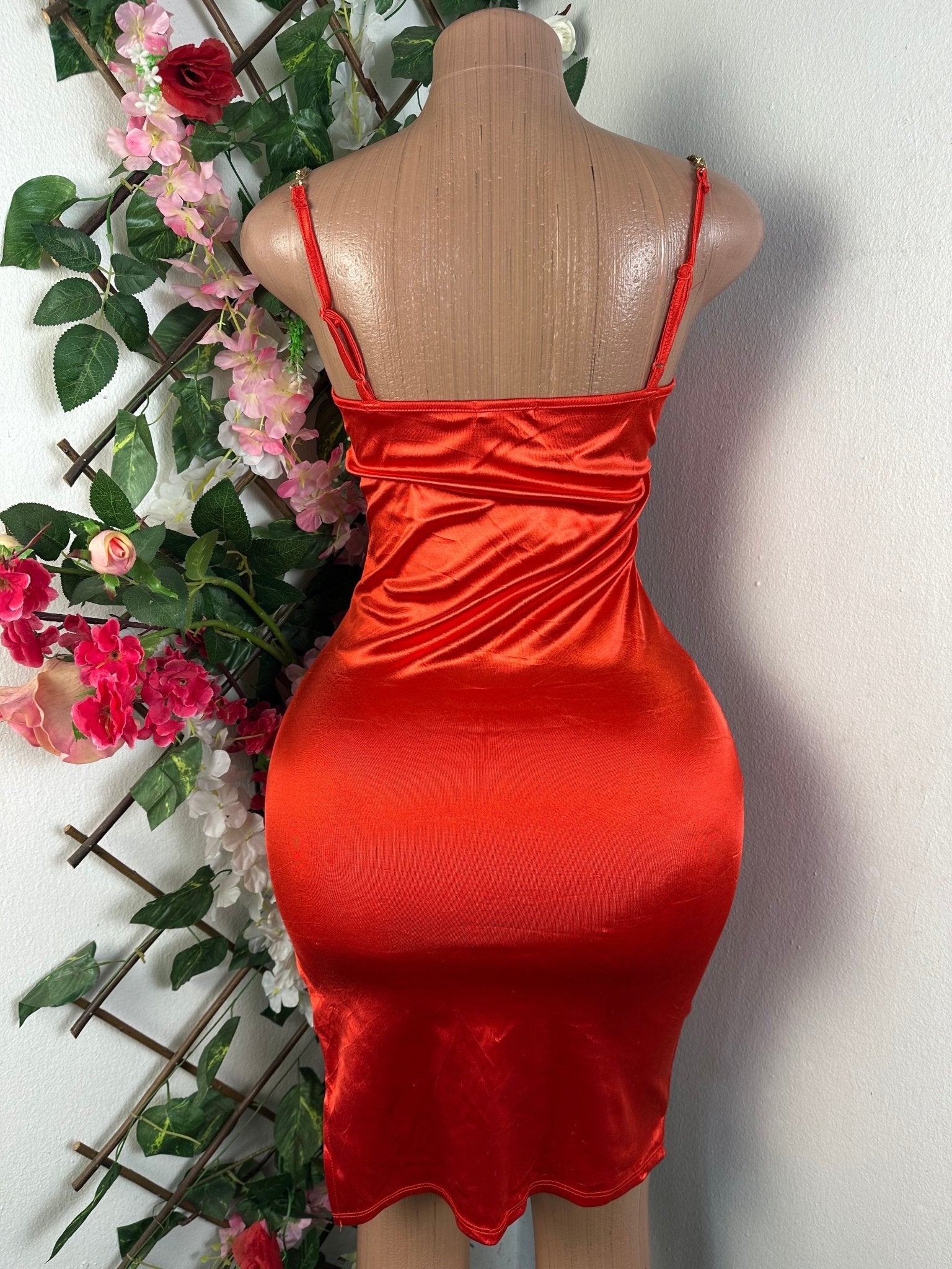 Robe moulante à fine bretelle dos nu - Perluna Store - kinshasa