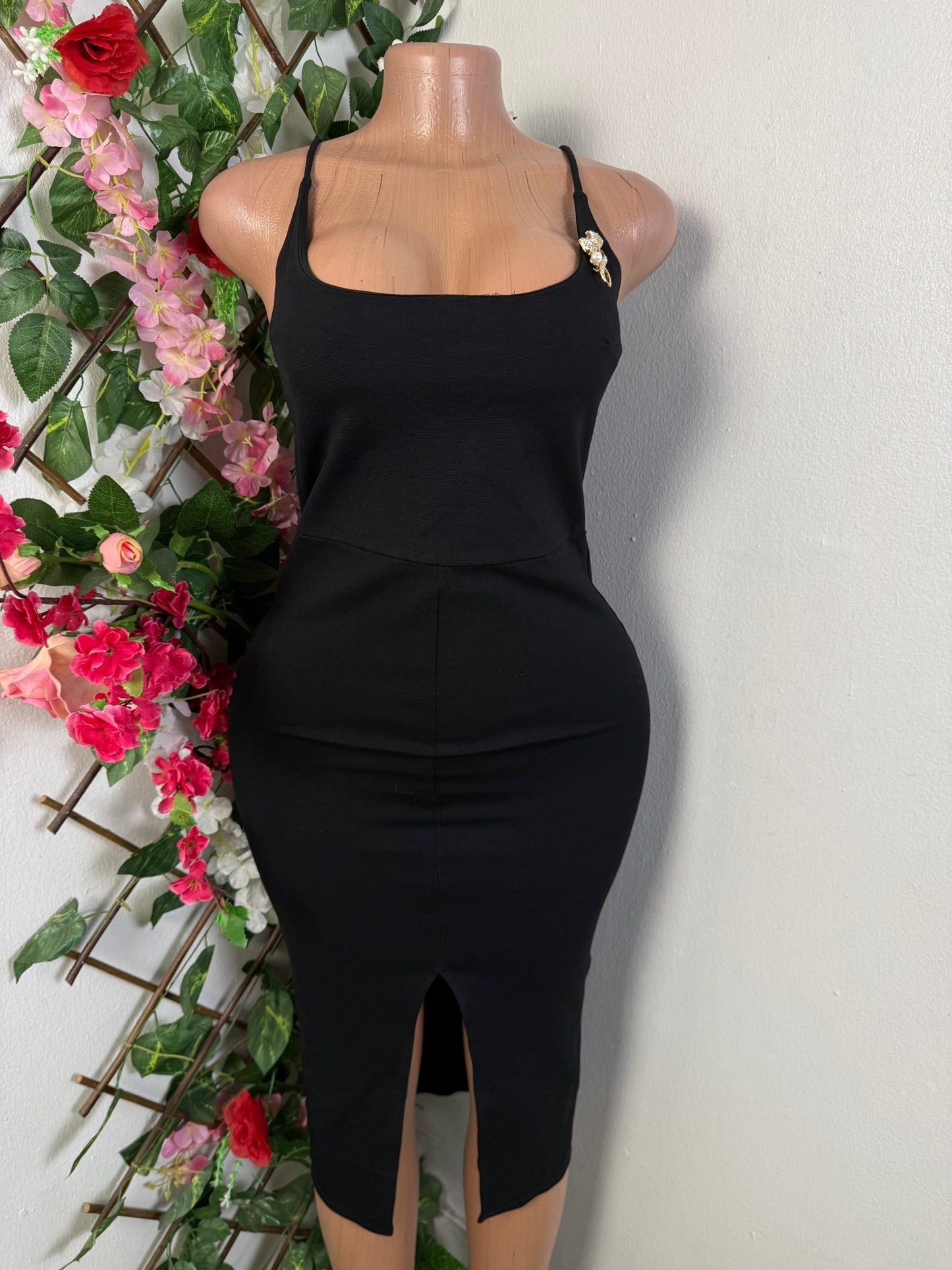 Robe moulante a fine bretelle fente en avant - Perluna Store - kinshasa