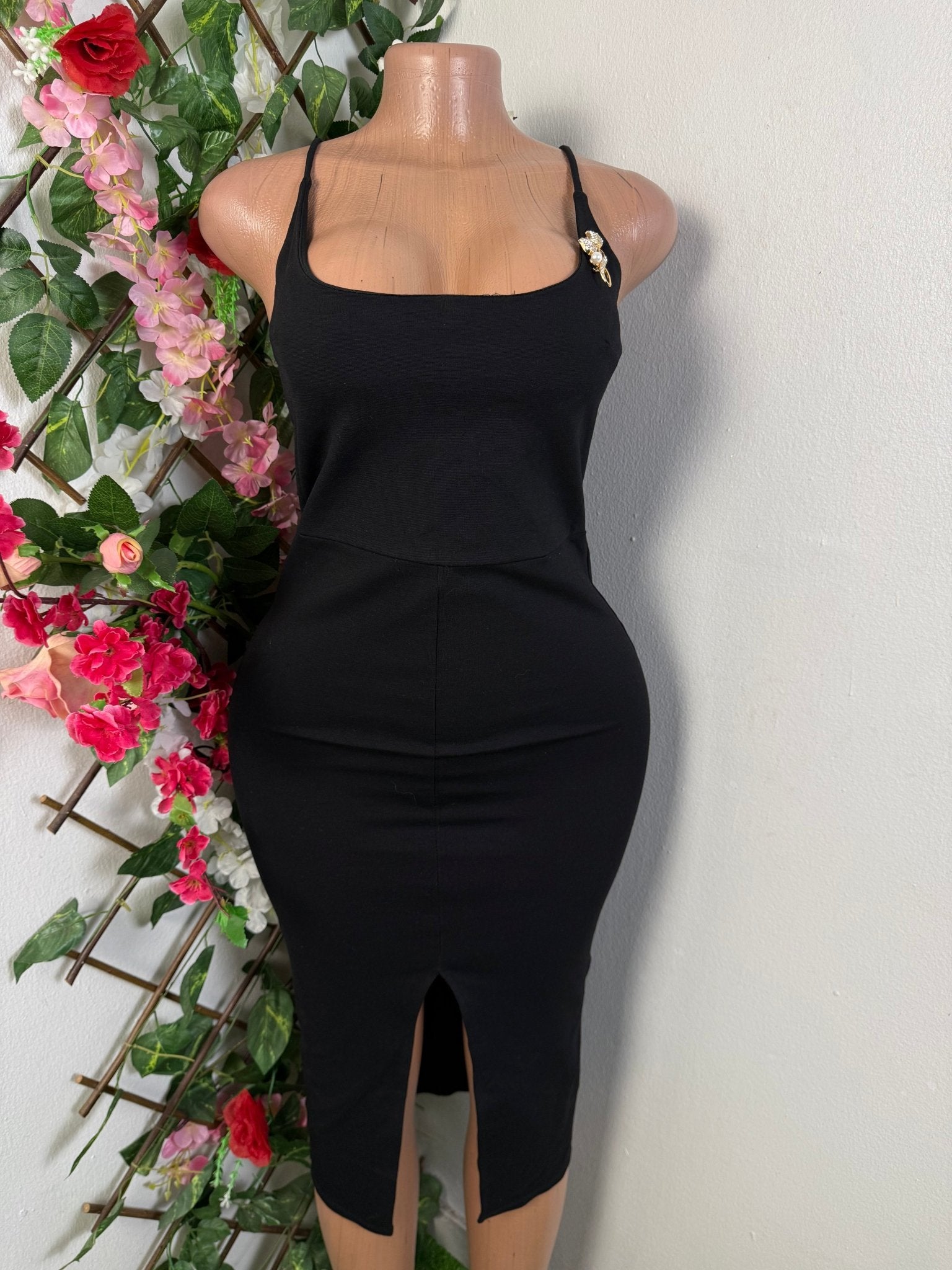 Robe moulante a fine bretelle fente en avant - Perluna Store - kinshasa