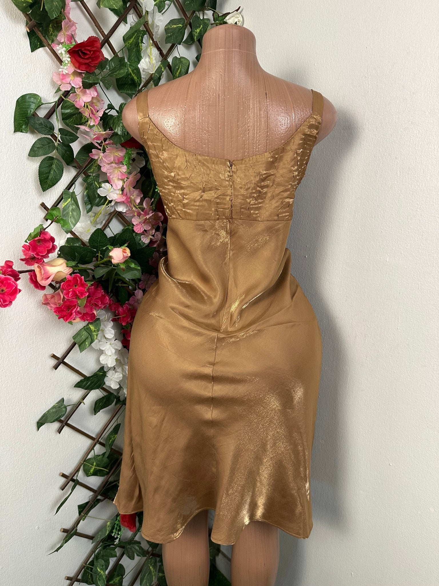 Robe moulante à fine bretelle - Perluna Store - kinshasa