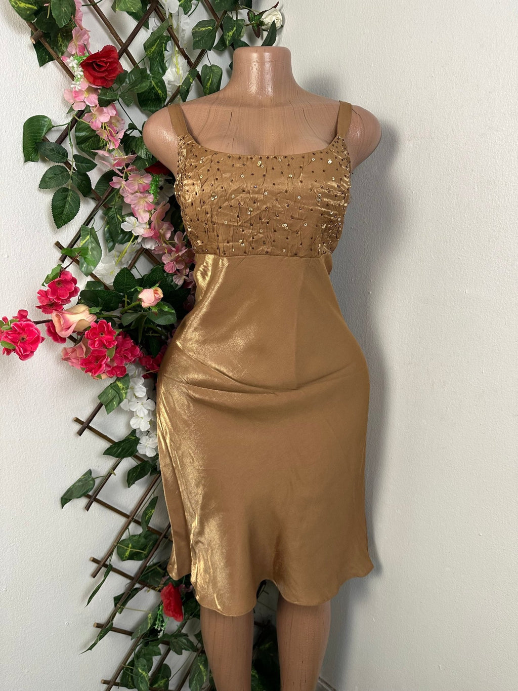 Robe moulante à fine bretelle - Perluna Store - kinshasa