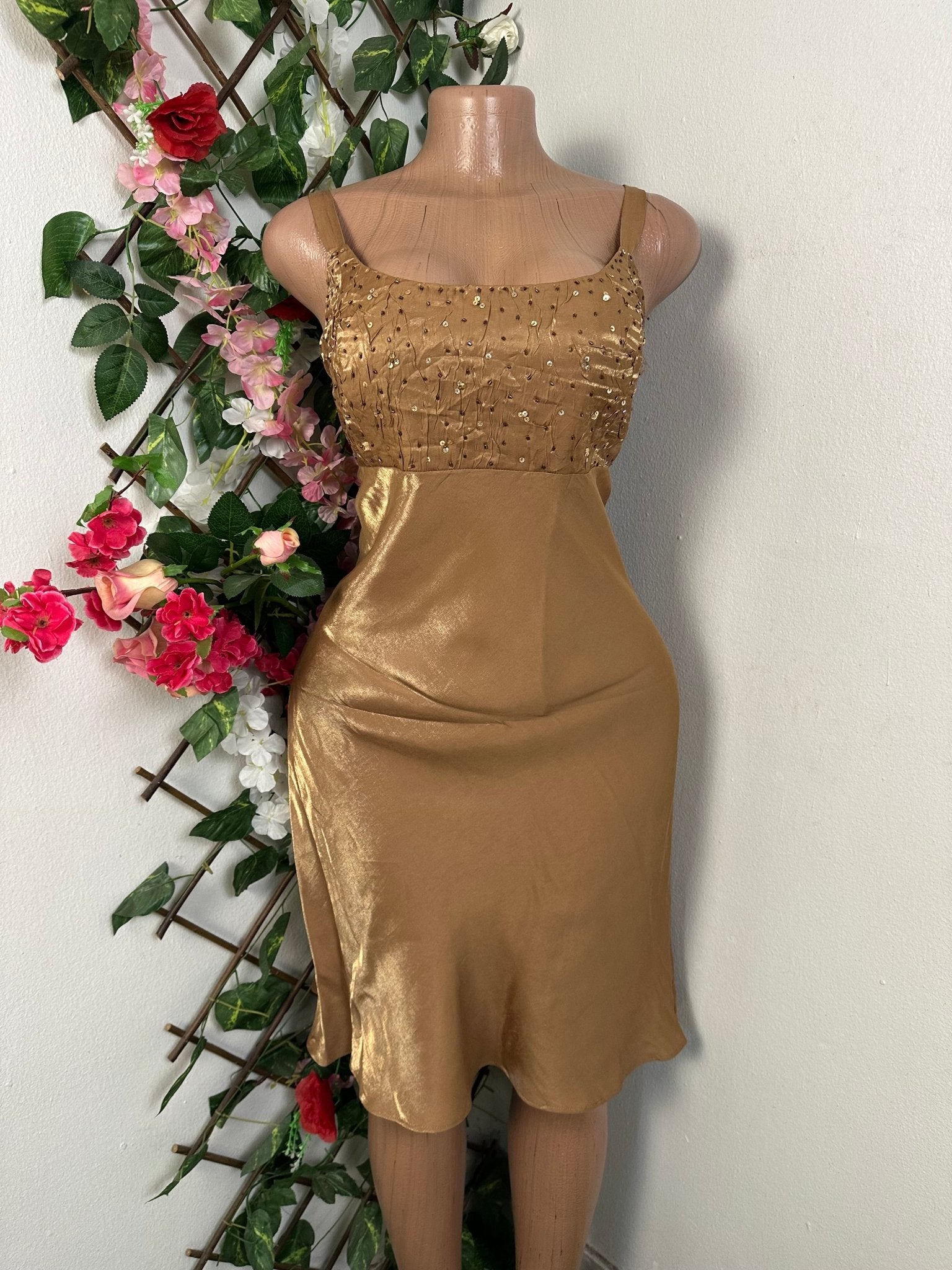 Robe moulante à fine bretelle - Perluna Store - kinshasa