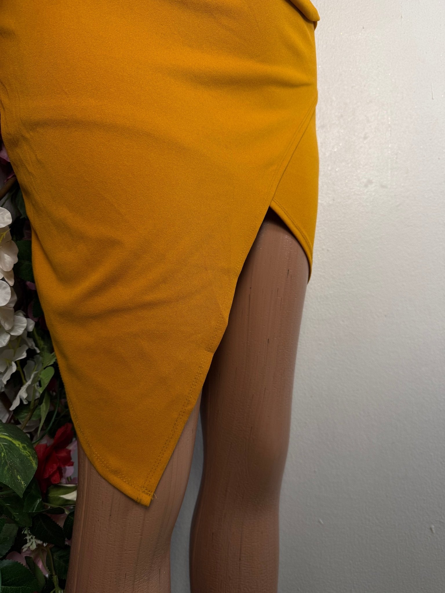 Robe moulante à fine bretelles avec fente - Perluna Store