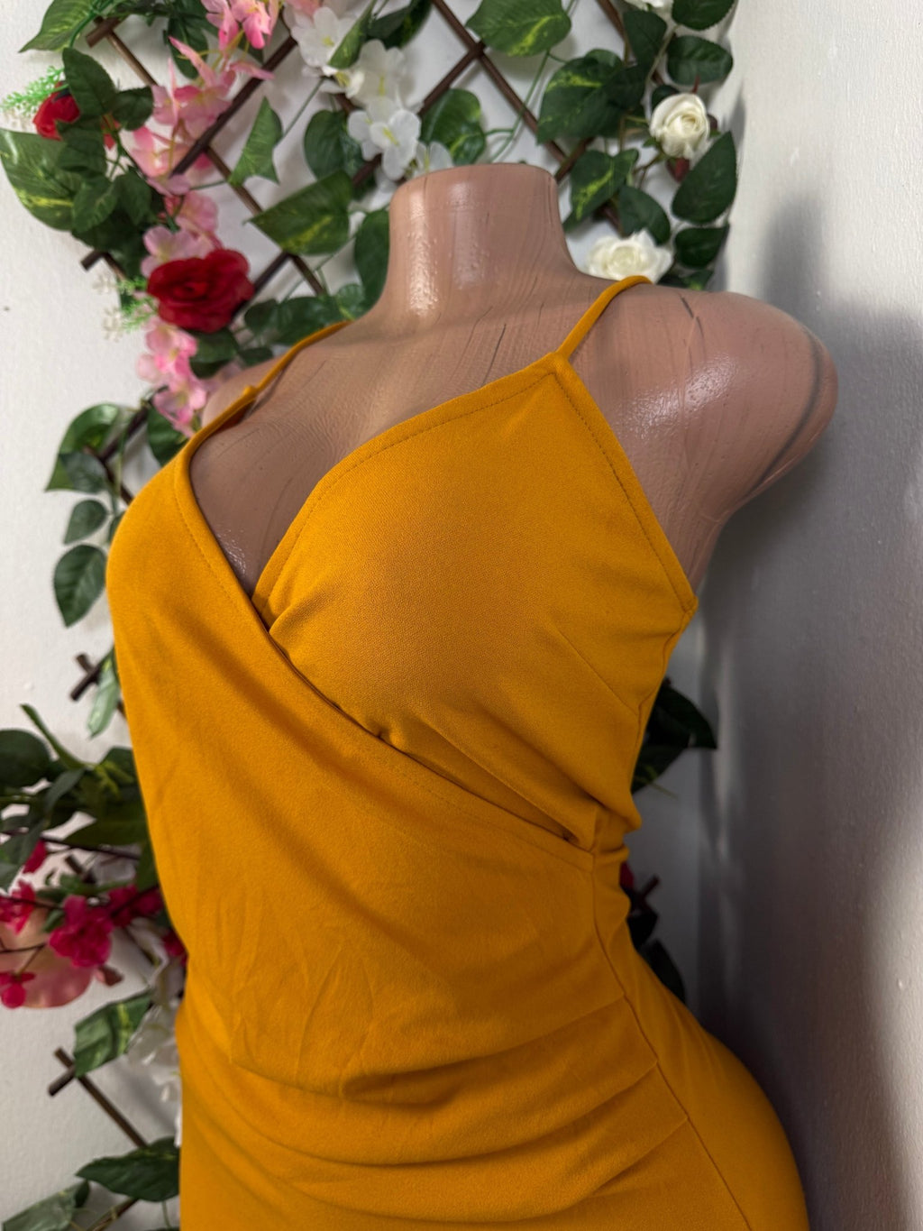 Robe moulante à fine bretelles avec fente - Perluna Store