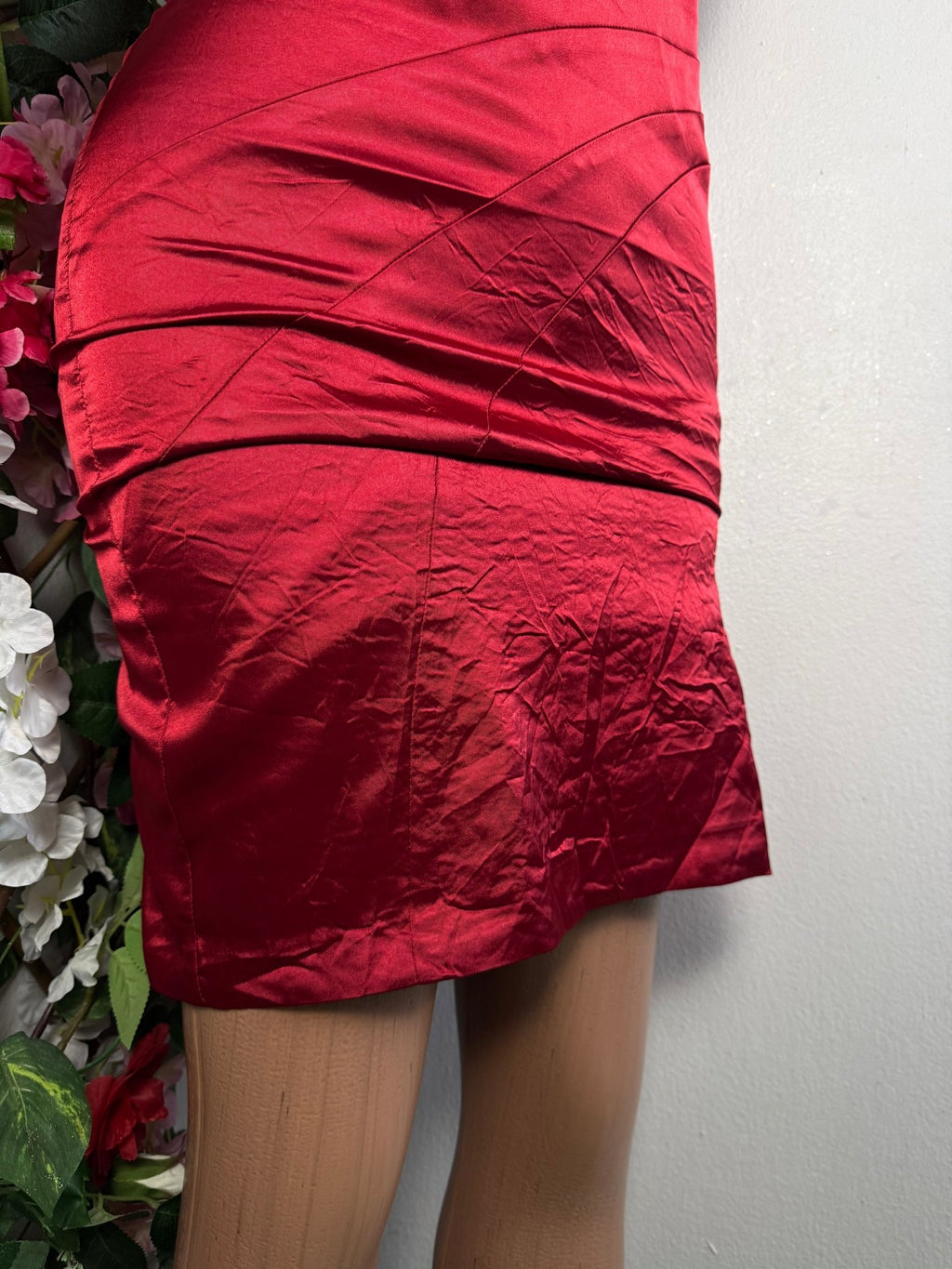 Robe moulante à fine bretelles col V - Perluna Store - kinshasa