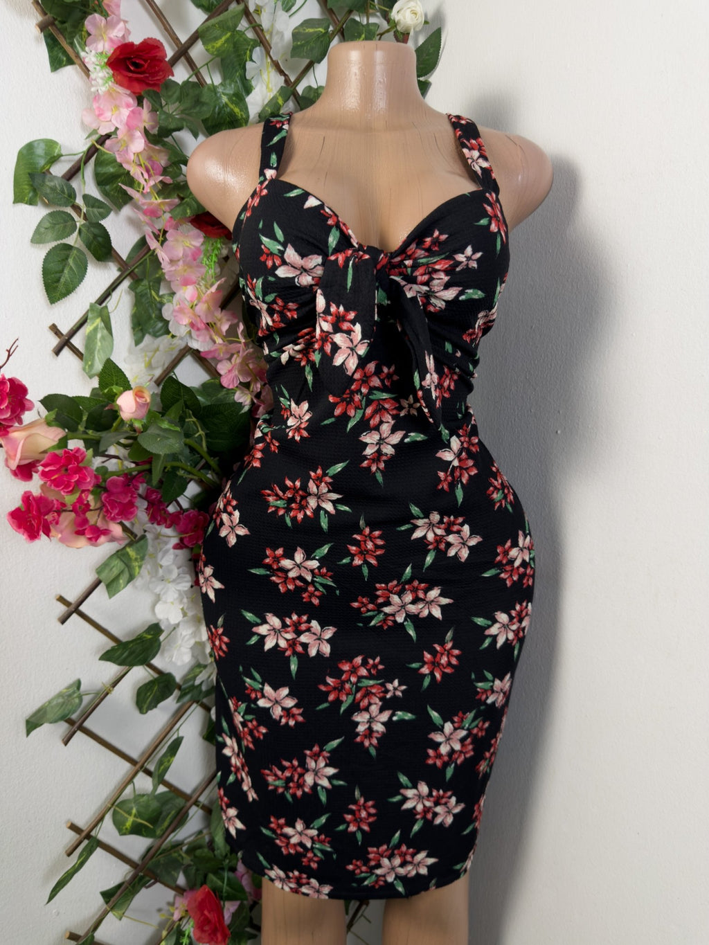 Robe moulante à fine bretelles décollectée - Perluna Store