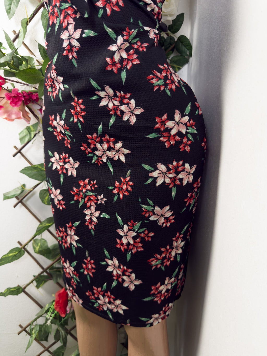 Robe moulante à fine bretelles décollectée - Perluna Store