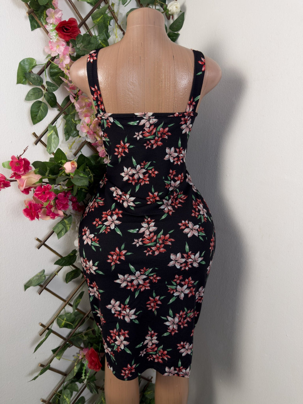 Robe moulante à fine bretelles décollectée - Perluna Store