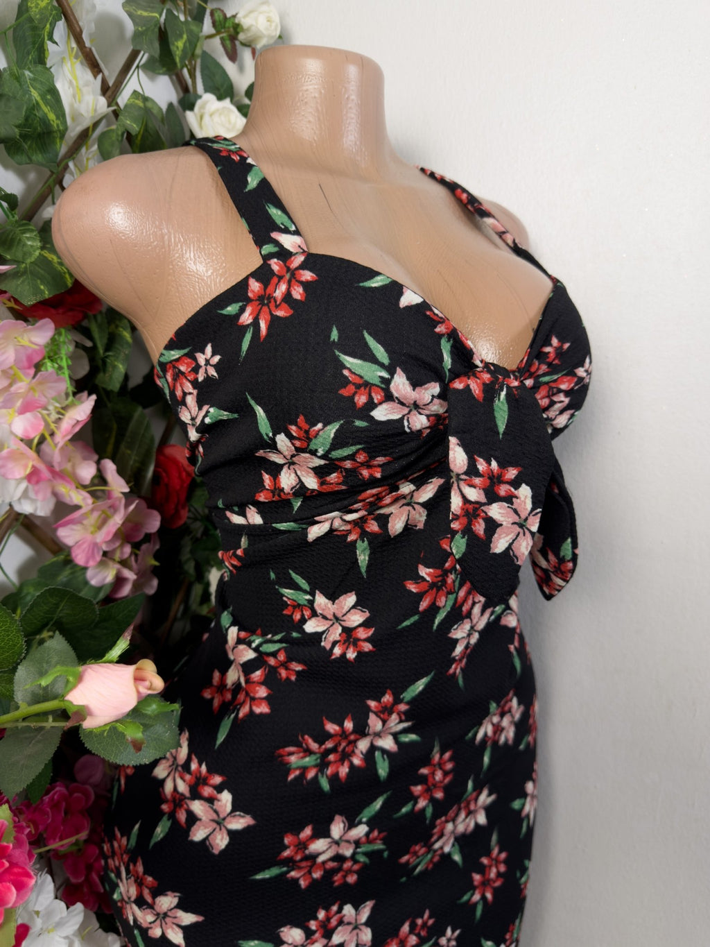 Robe moulante à fine bretelles décollectée - Perluna Store
