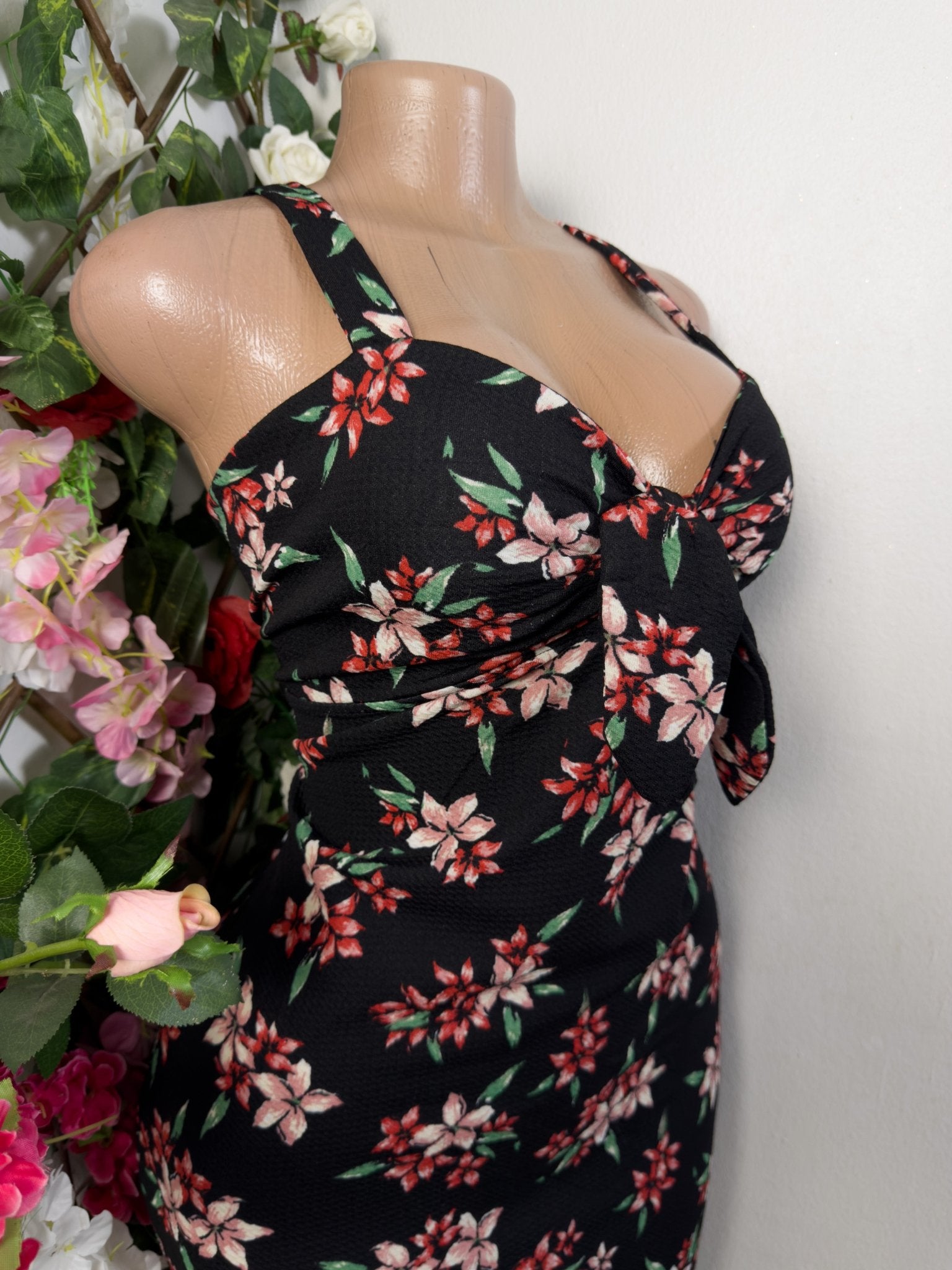 Robe moulante à fine bretelles décollectée - Perluna Store