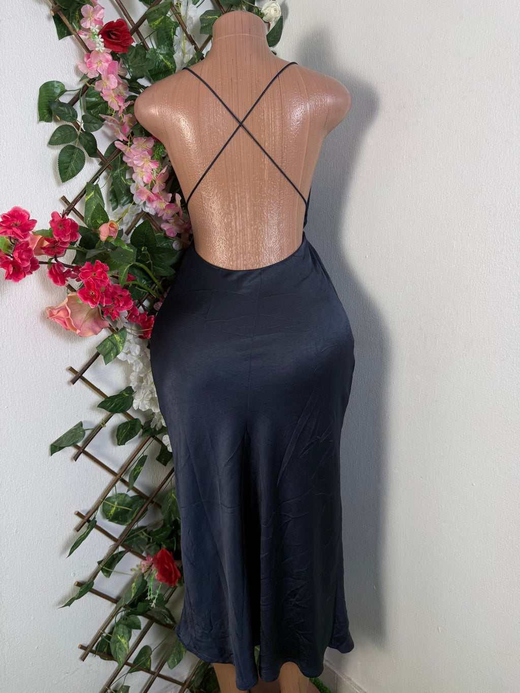Robe moulante à fine bretelles don-nu - Perluna Store