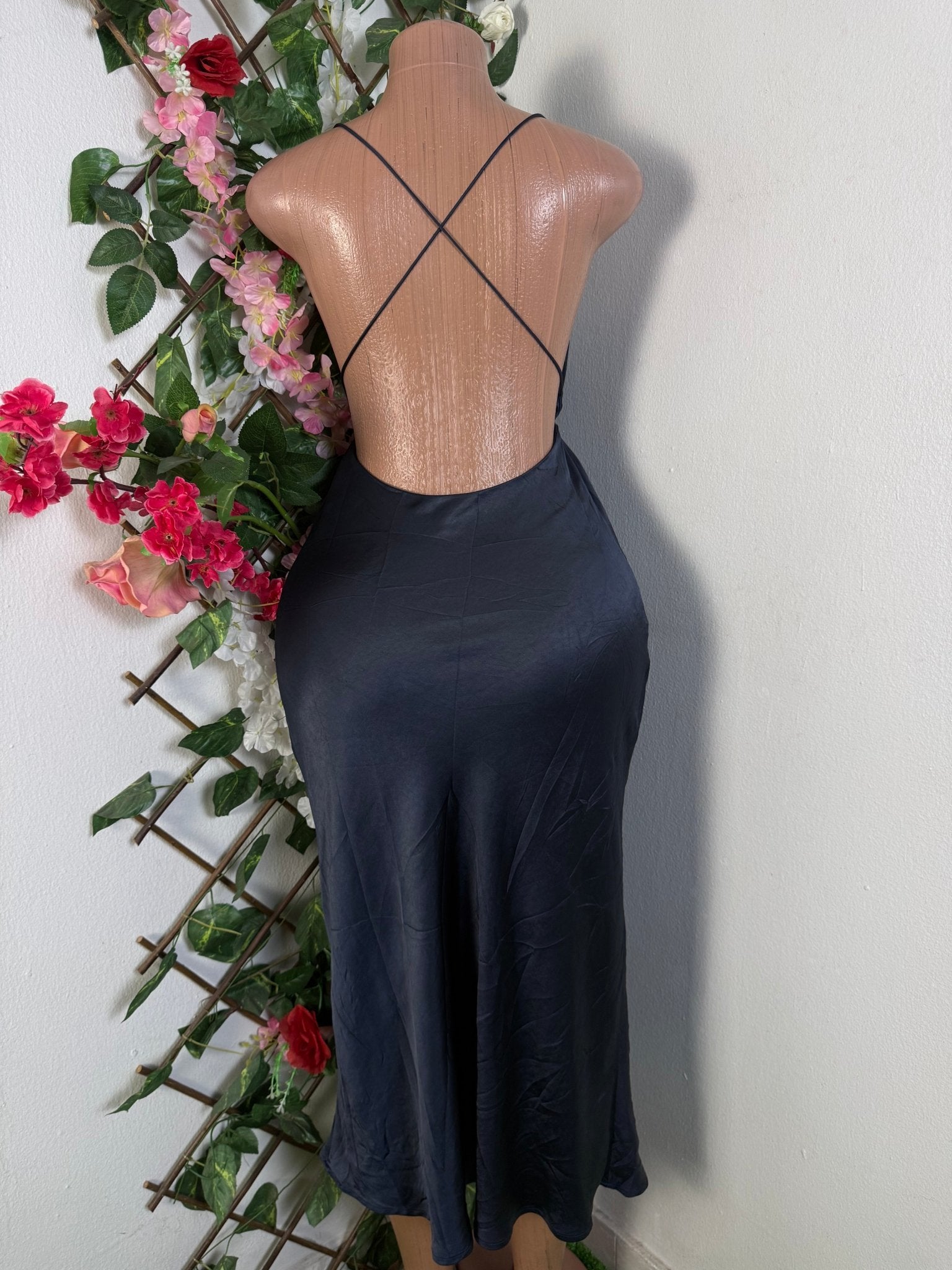 Robe moulante à fine bretelles don-nu - Perluna Store