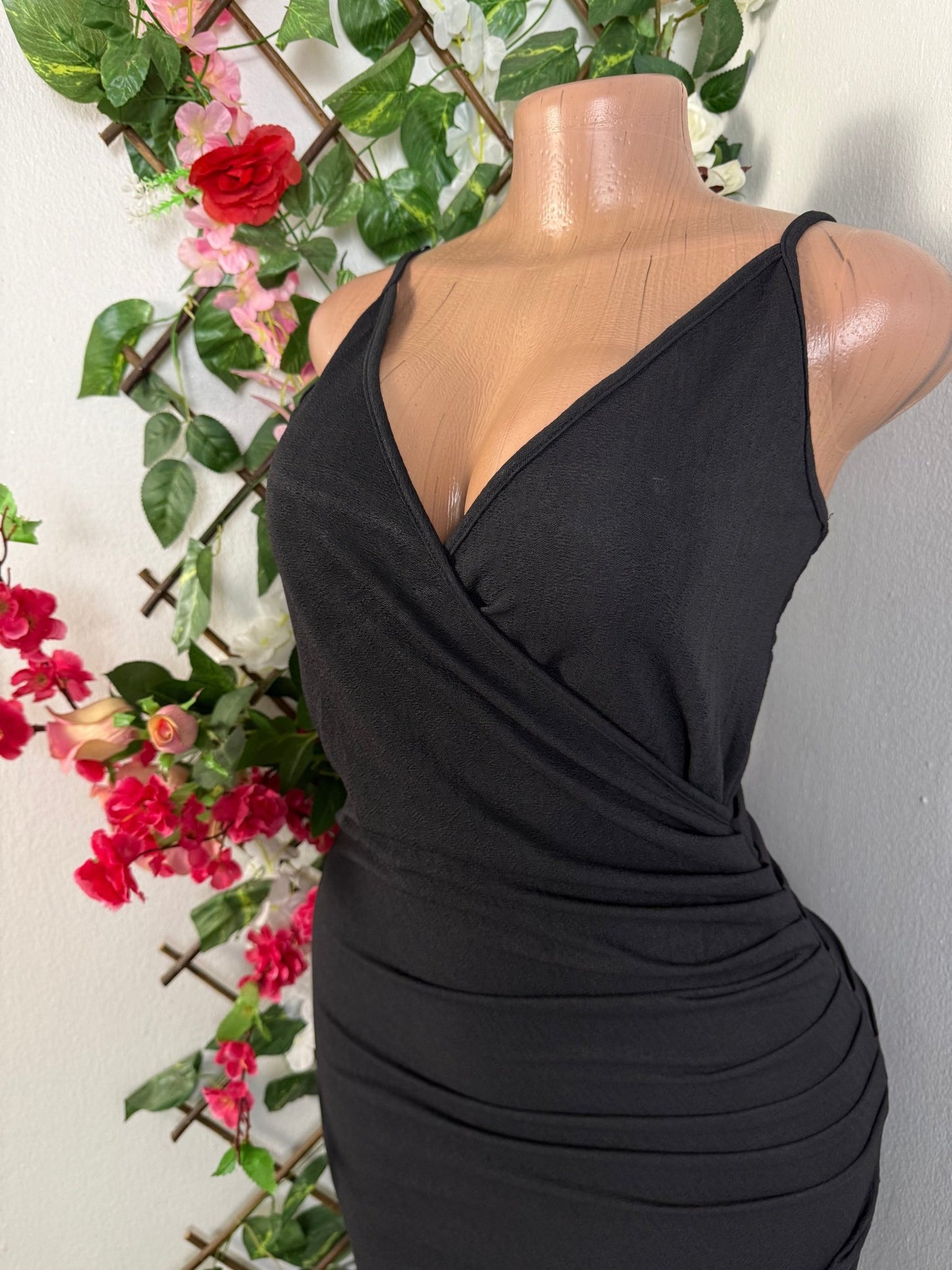 Robe moulante à fine bretelles  - Perluna Store - kinshasa