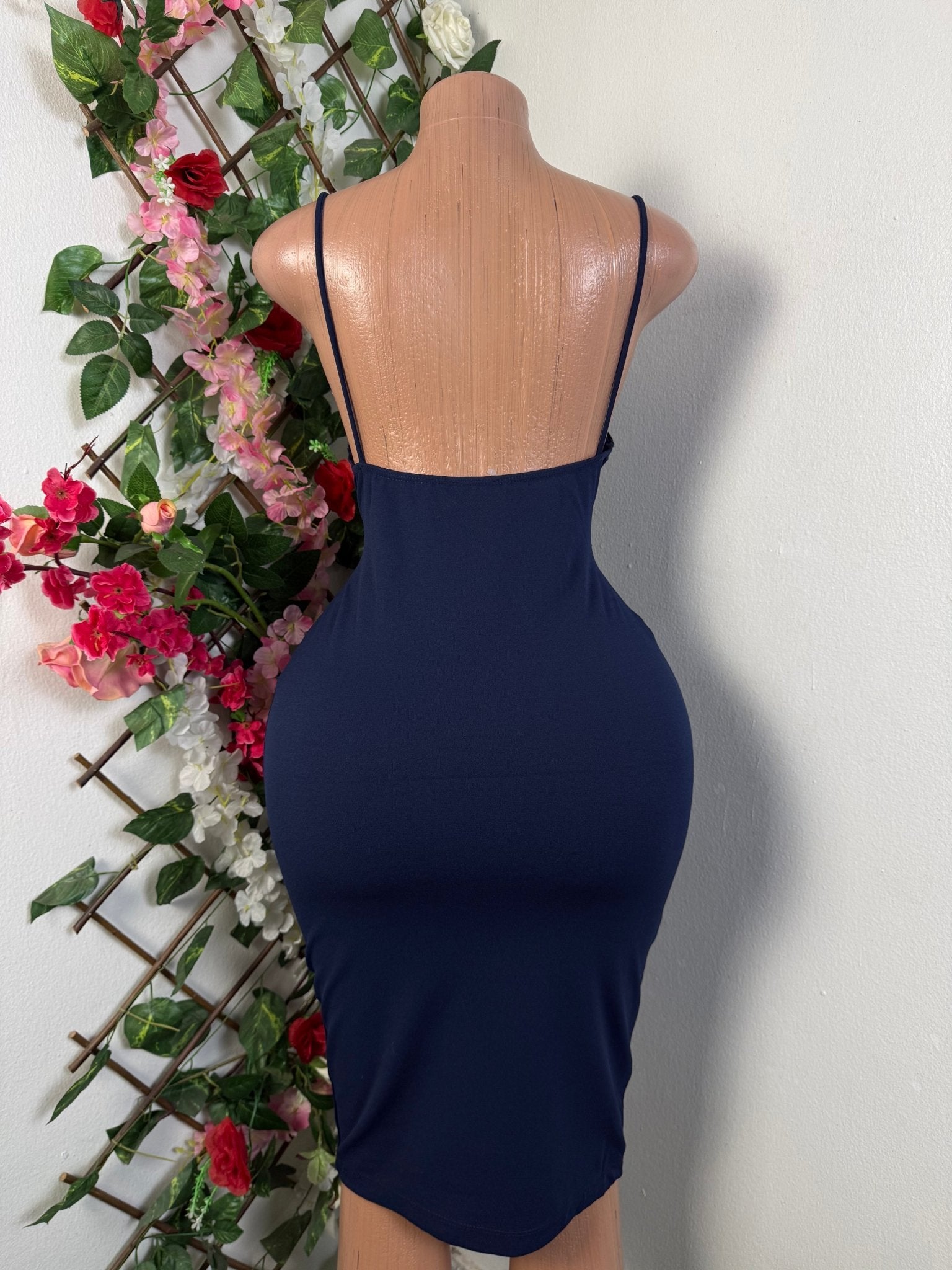 Robe moulante à fine bretellles - Perluna Store - kinshasa