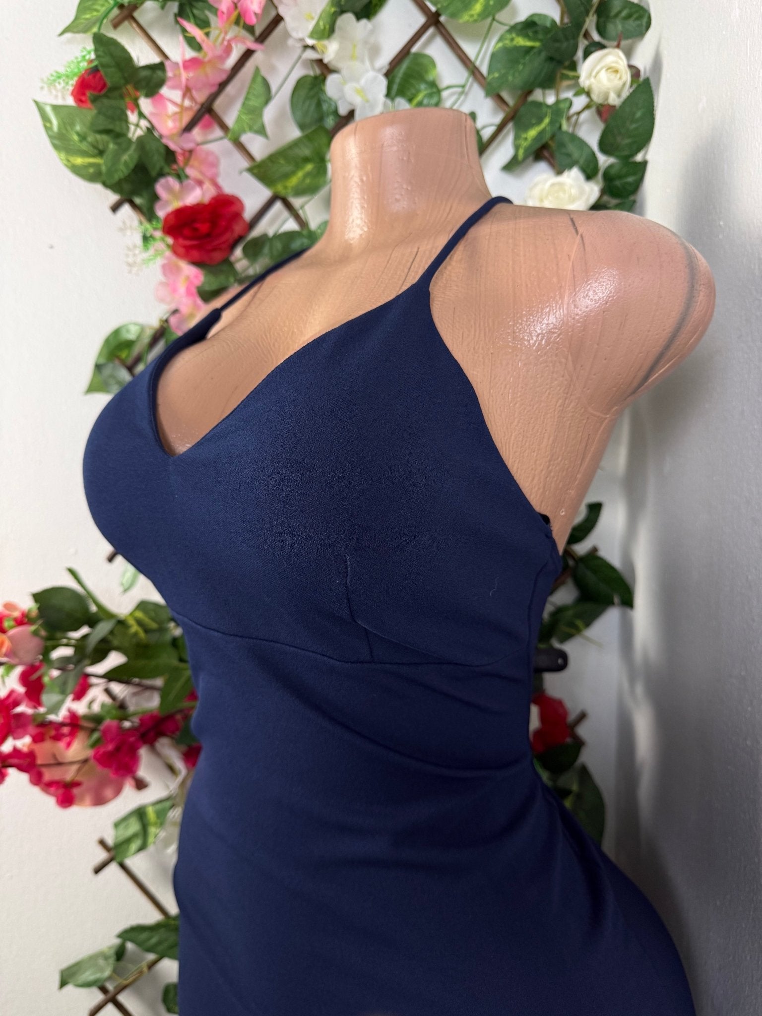 Robe moulante à fine bretellles - Perluna Store - kinshasa