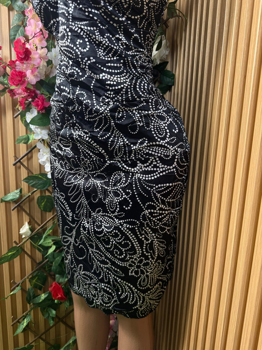 Robe moulante à fines bretelles décollectée - Perluna Store
