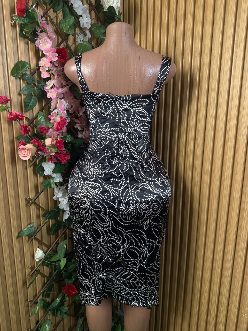Robe moulante à fines bretelles décollectée - Perluna Store