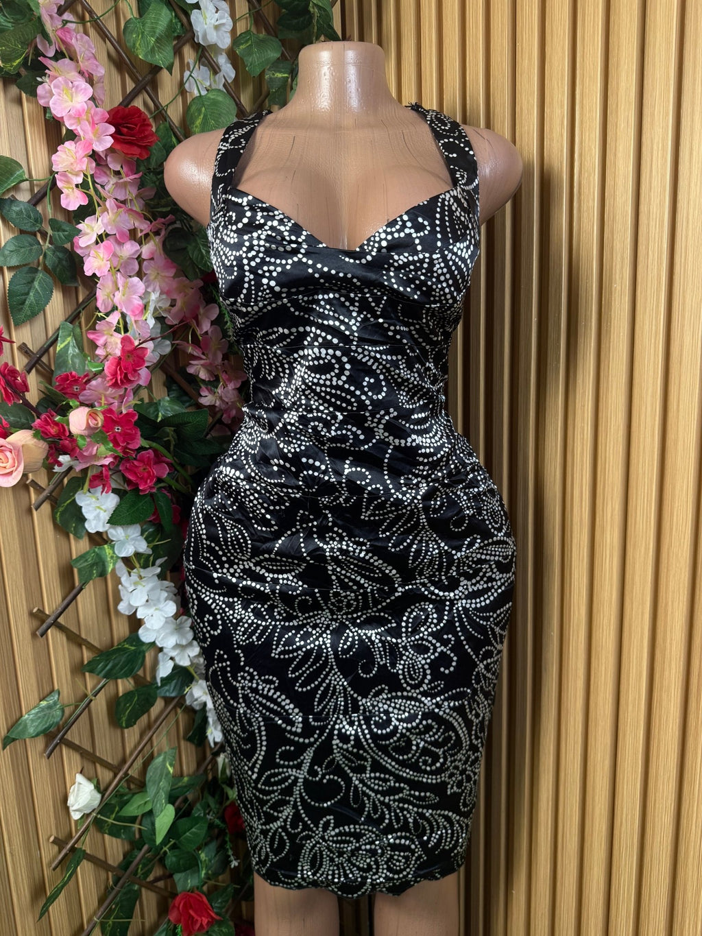 Robe moulante à fines bretelles décollectée - Perluna Store