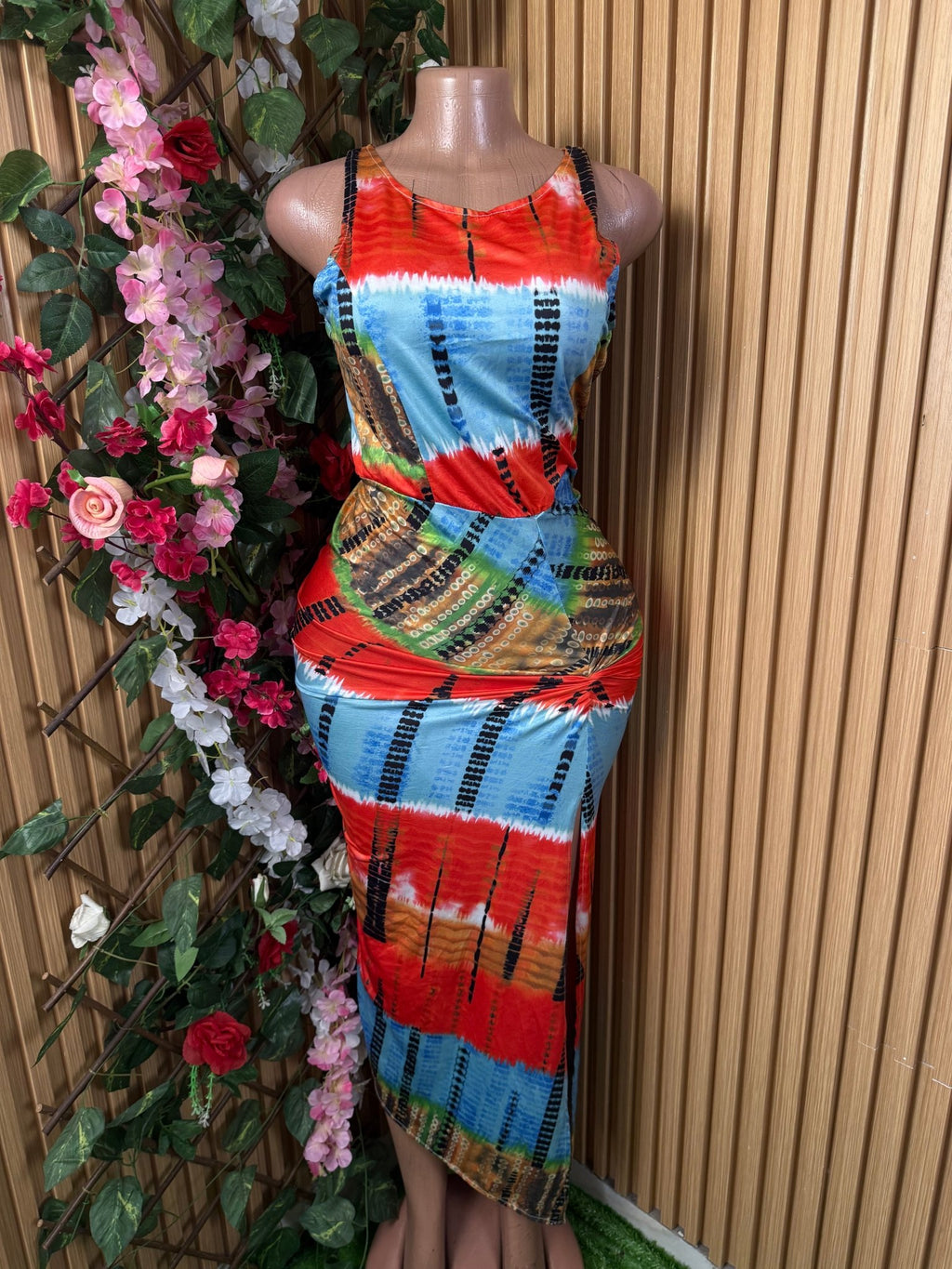 Robe moulante à fines bretelles décollectée - Perluna Store