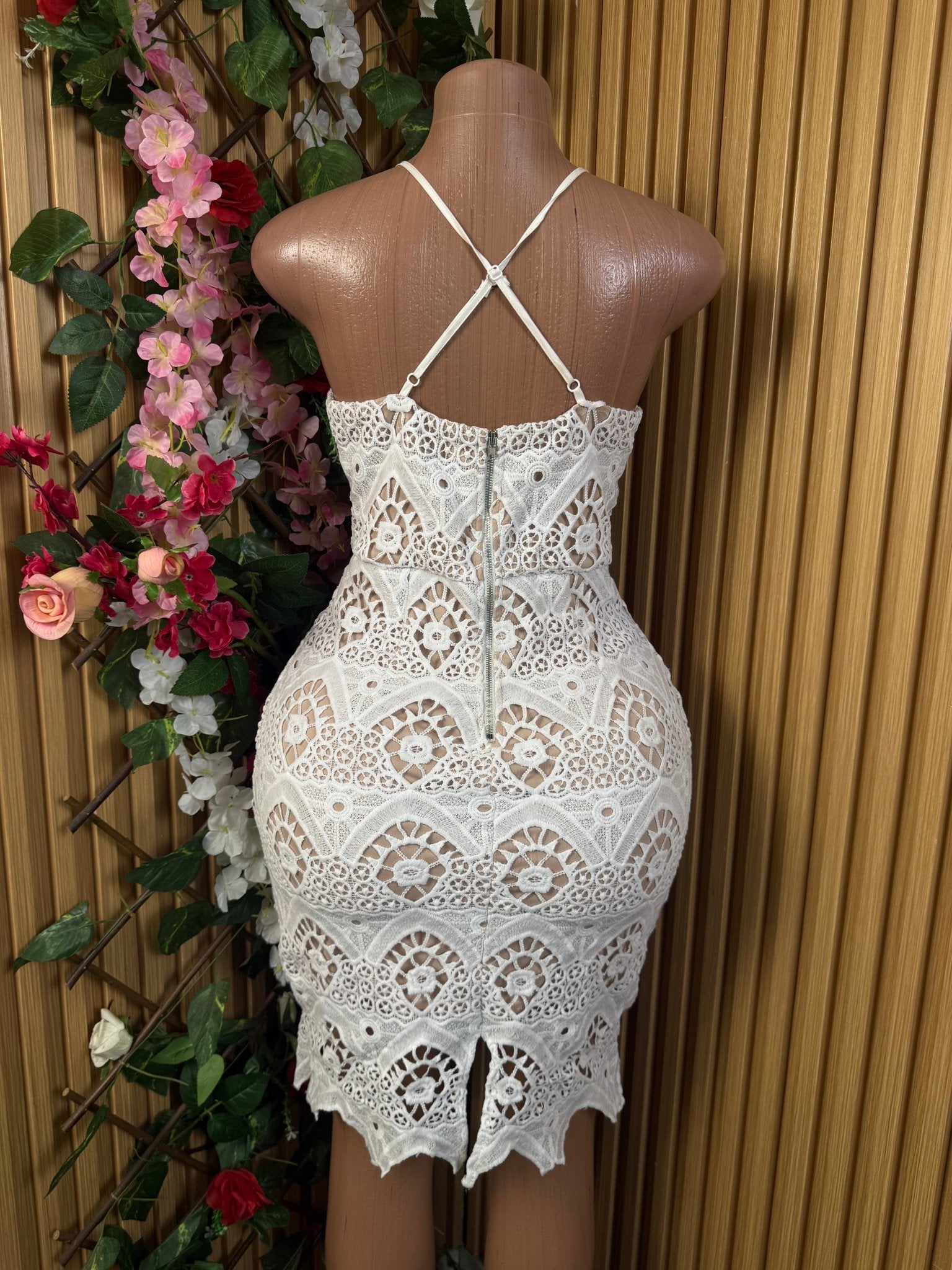 Robe moulante à fines bretelles décollectée - Perluna Store
