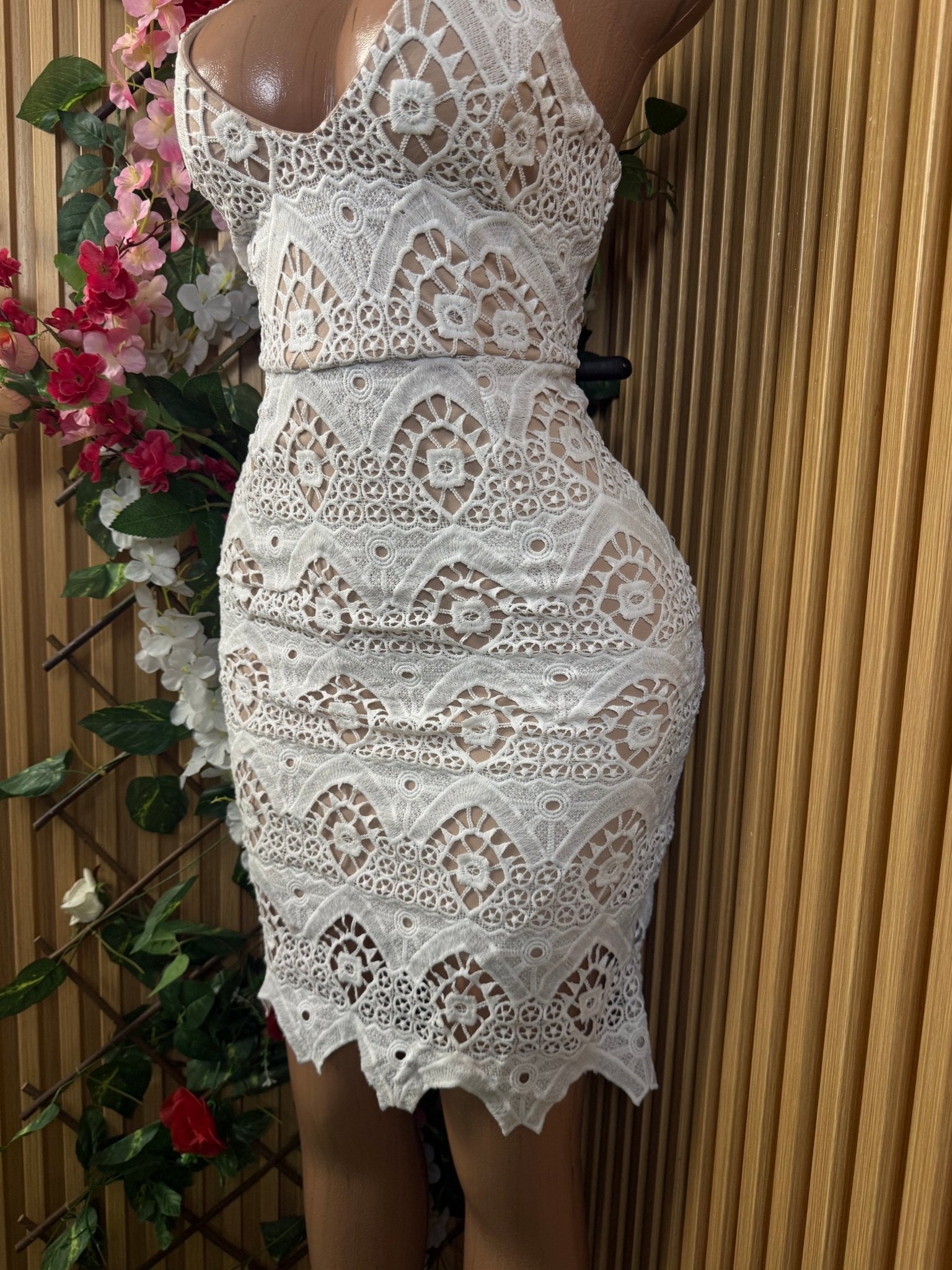 Robe moulante à fines bretelles décollectée - Perluna Store