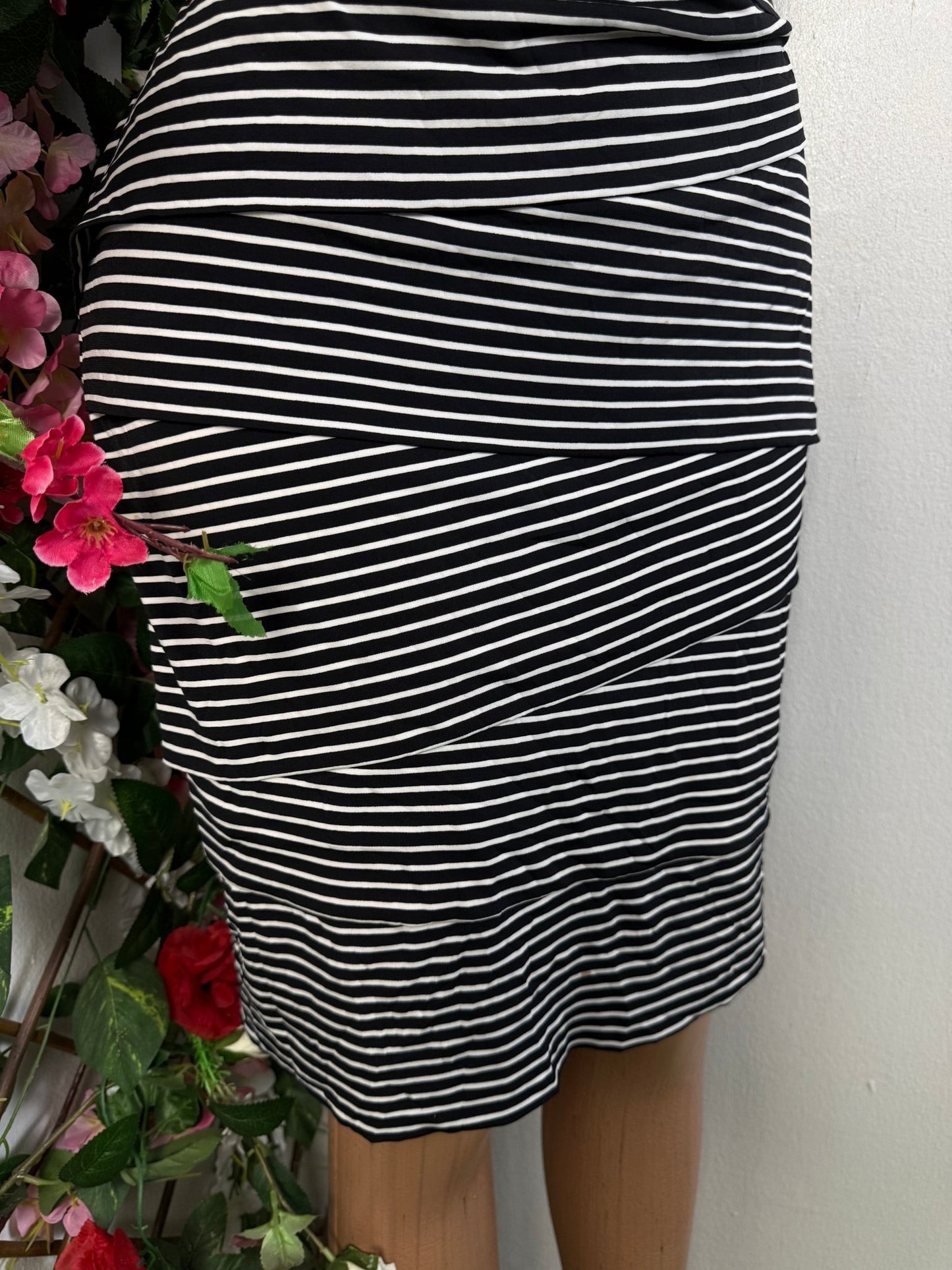 Robe moulante à raillure colle carré  - Perluna Store - kinshasa