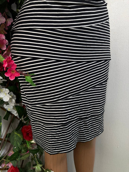 Robe moulante à raillure colle carré  - Perluna Store - kinshasa