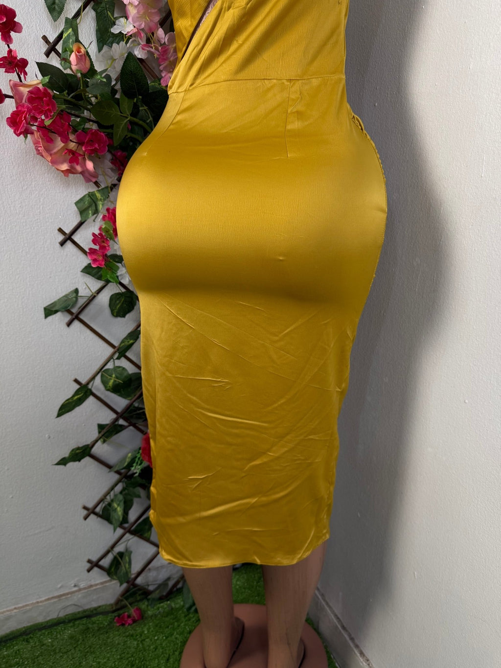 Robe moulante à une épaule ouvert - Perluna Store - kinshasa