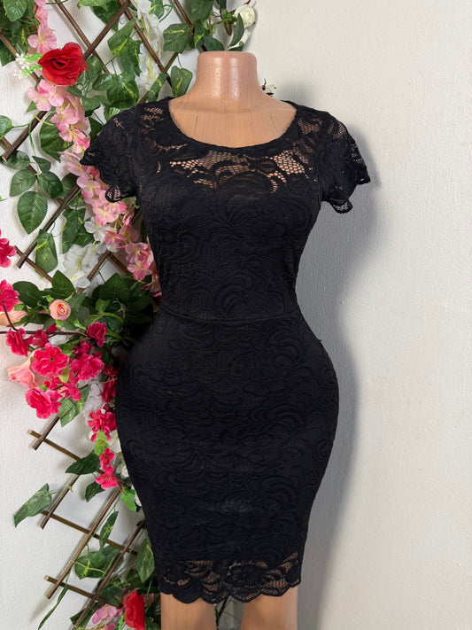 Robe moulante avec dentelle - Perluna Store - kinshasa