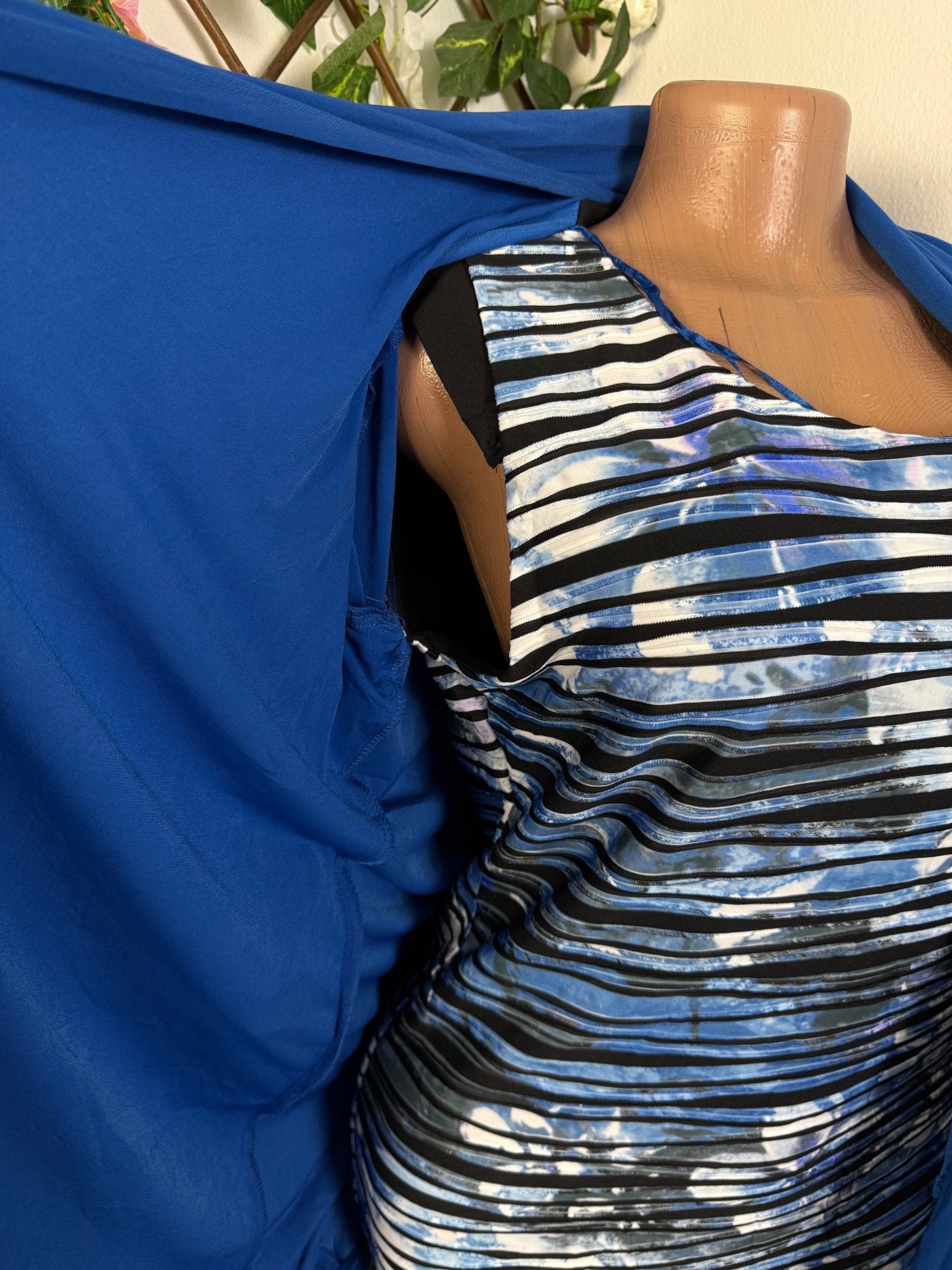 Robe moulante avec par - dessus  - Perluna Store - kinshasa