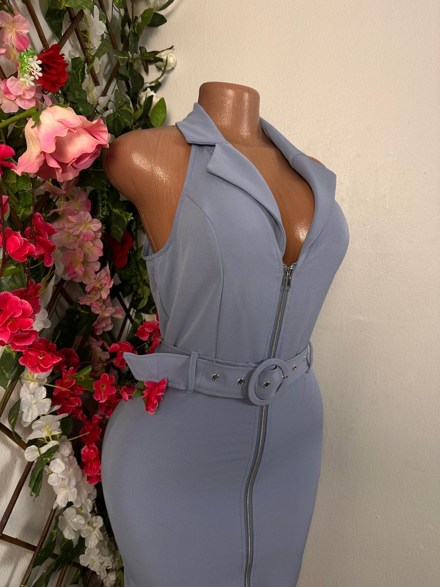 Robe moulante ceinturé fermeture éclaire devant colle veste sans manche - Perluna Store - kinshasa